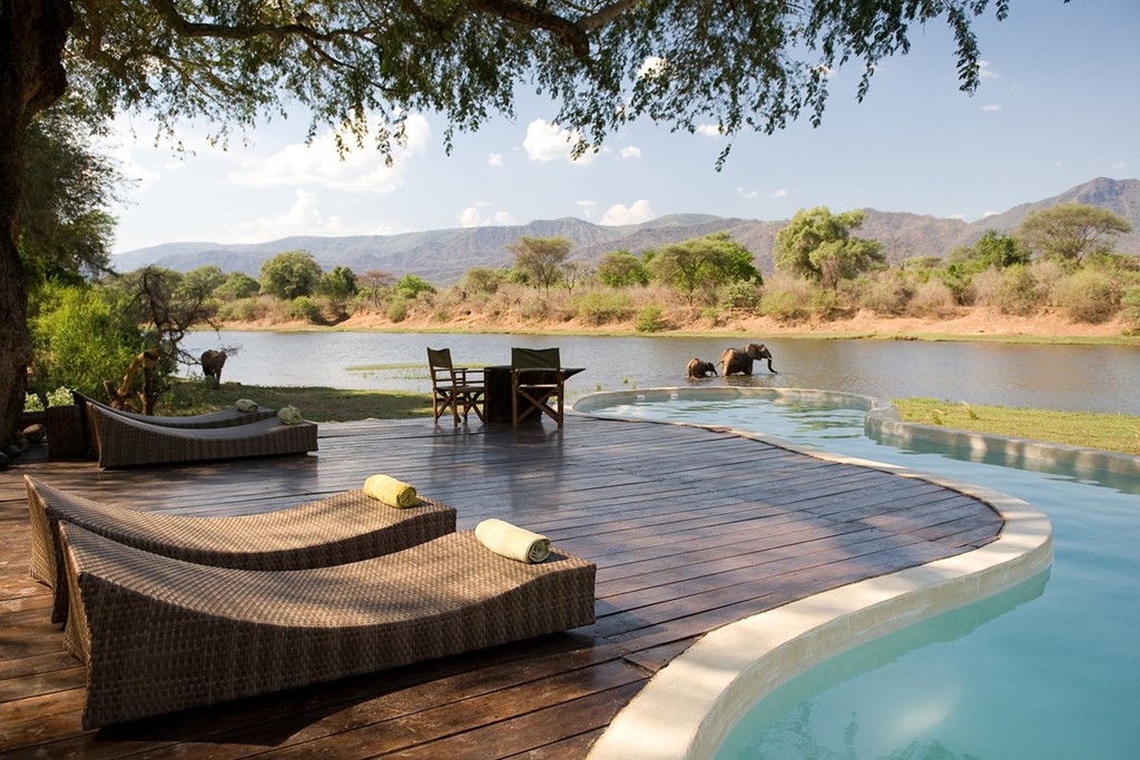 River House Chongwe, Zambia: Chỉ cần bước vào hồ bơi này và mở mắt thì cũng đủ cho bạn nghĩ rằng mình đã lạc vào một không gian khác.